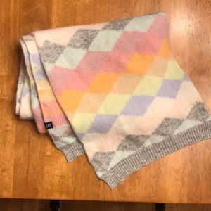 GAP scarf